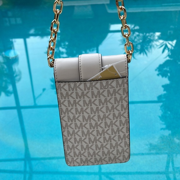 Michael Kors Carmen Small Logo Smartphone Crossbody Bag
Light Cream Multi - Picture 6 of 16
